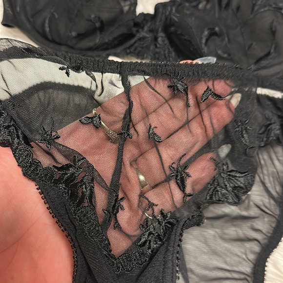 2 VTG Victoria’s Secret 34B sets - Picture 4 of 8